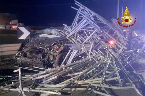 incidente montecchio emilia oggi|Reggio Emilia, arrestato lautista del camion che ha perso il carico ...